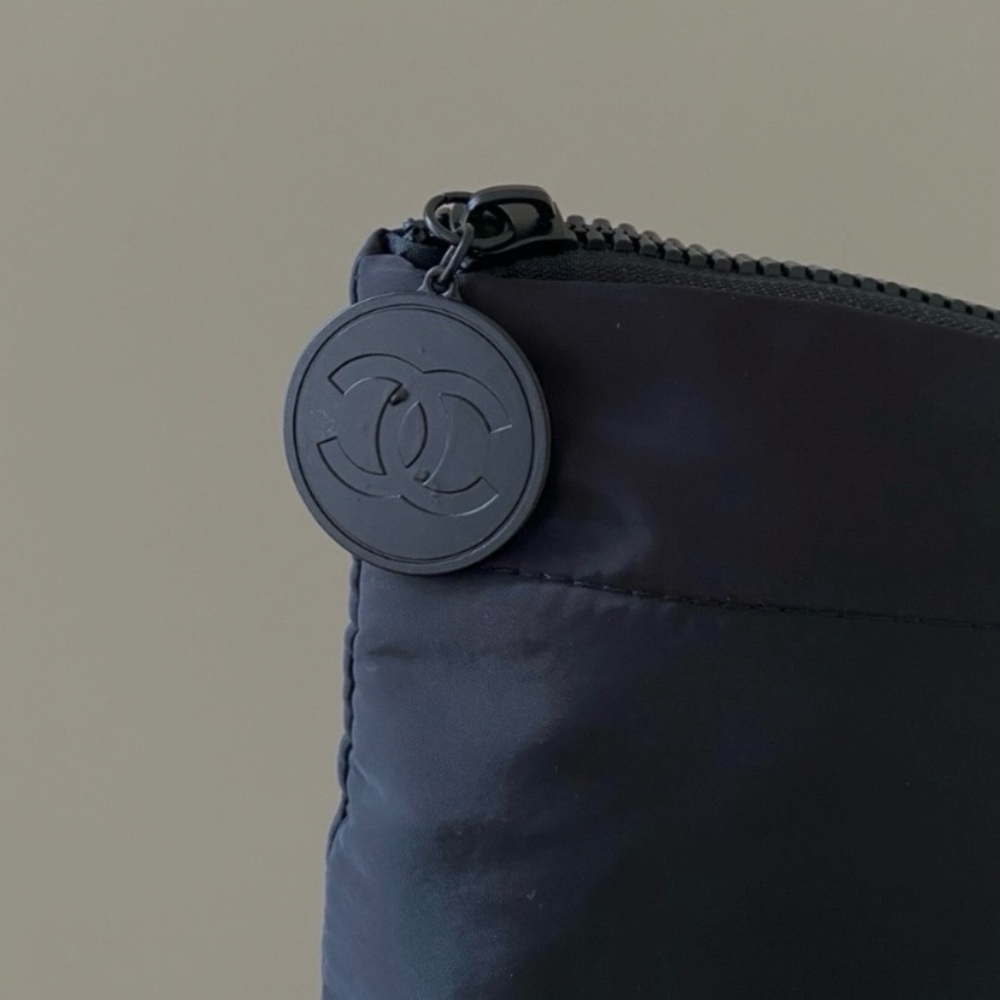 Brand New Chanel Black Puffy Padded Makeup Pouch/Clutch/iPAD Case (large size) - Picture 2 of 11